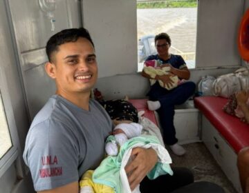 Em barco à deriva e com bebê ao contrário, equipe opera ‘milagre’