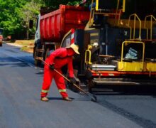 Com prefeitura em crise financeira, Estado ampara Oiapoque com asfaltamento