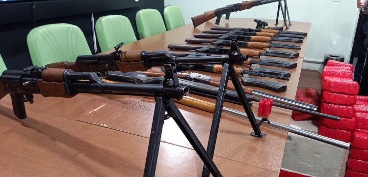 Fuzis da maior apreensão da história do AP seguiriam para o Sudeste, diz Sejusp