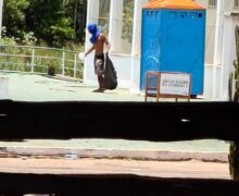 Após Festival do Abacaxi, dejetos de banheiros químicos são jogados em balneário