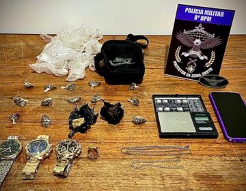 Suspeito tenta fugir, mas é preso com entorpecentes em casa