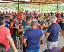 No Amapá, colonos recebem lucro da exploração sustentável de madeira em projeto inédito