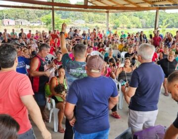 No Amapá, colonos recebem lucro da exploração sustentável de madeira em projeto inédito