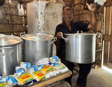 Em menos de 24h, vendedor de mingau furtado ganha ingredientes, panelões e até uma casa