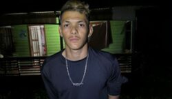 Atiradores em carro vermelho matam morador de área de ponte com 4 tiros; 2 na cabeça