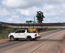 “PRF implica com tudo”: polícia ironiza flagrante de picape com voadeira de 15 metros