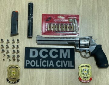 Homem que encostou revólver na cabeça da ex-companheira tem arma apreendida