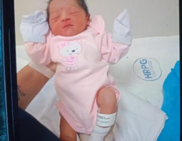 Bebê abandonada: mãe confessa que escondeu gravidez, deu à luz sozinha e simulou achado