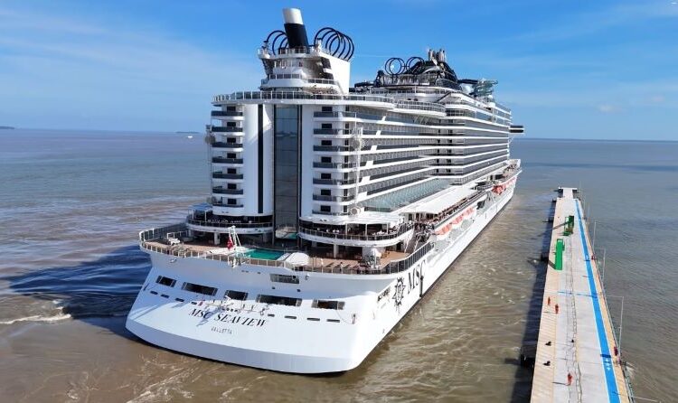 Cruzeiros de luxo viram hotéis flutuantes em Belém