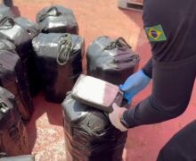 Navio que seguia para o Oriente Médio tinha meia tonelada de cocaína