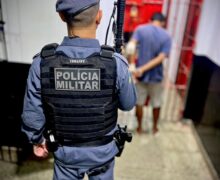 Suspeito é preso após furto de carnes, fogão, mesas e caixa de som de trailer