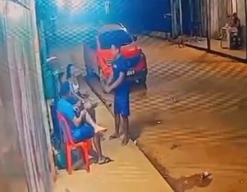 Atirador se aproxima calmamente antes matar homem em garimpo