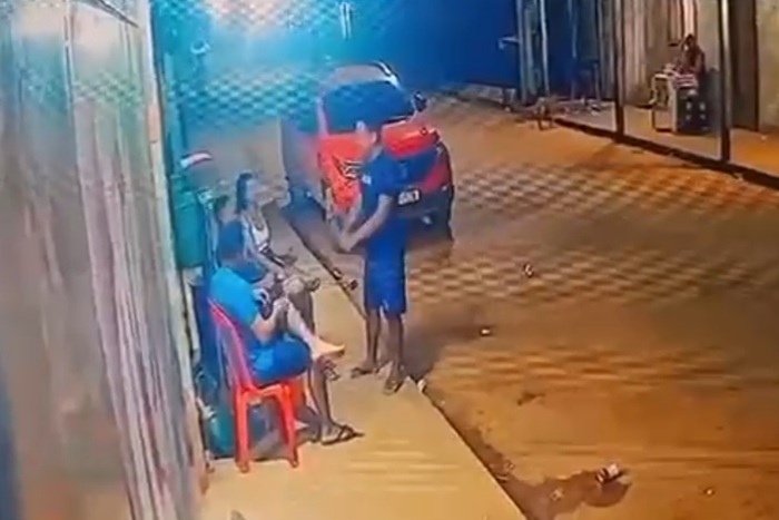 Atirador se aproxima calmamente antes matar homem em garimpo