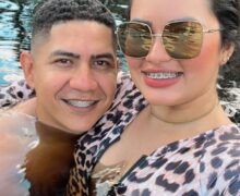 Policial morto em delegacia recebe progressão póstuma; esposa faz homenagem emocionante