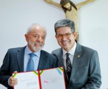 Lula sanciona lei que torna placa de táxi bem hereditário: ‘vitória de 600 mil taxistas’, diz relator