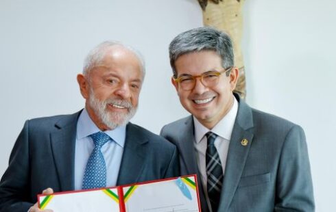 Sanção de Lula restabelece progressão e marca vitória de professores pioneiros do Amapá