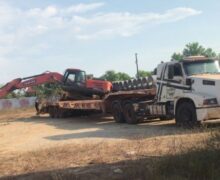 Após briga entre sócios, policiais recuperam retroescavadeira de R$ 1 milhão furtada