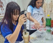Estudantes produzem sabão ecológico e aprendem empreendedorismo na prática