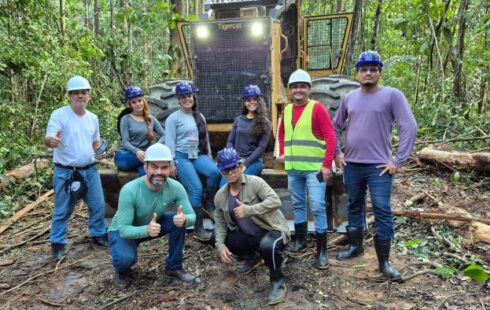 Alunos de engenharia florestal conhecem a exploração sustentável de madeira em Mazagão