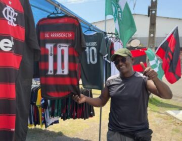 Vendedor de Macapá ‘renasce na rua’ apostando na final Flamengo x Palmeiras