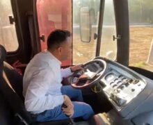Com sistema em crise, vereador dirige ônibus e leva mais de 200 passageiros