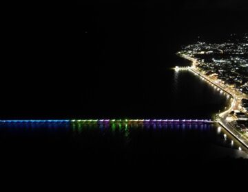 Iluminação cênica dentro do Rio Amazonas vira novo cartão-postal em Macapá