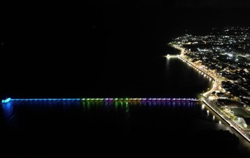 Iluminação cênica dentro do Rio Amazonas vira novo cartão-postal em Macapá