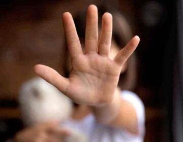 Menina manteve silêncio por meses sobre abusos do tio para proteger o irmão