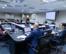 Após pressão de Alcolumbre e Randolfe, Aneel suspende votação sobre tarifa de luz no AP