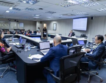 Após pressão de Alcolumbre e Randolfe, Aneel suspende votação sobre tarifa de luz no AP