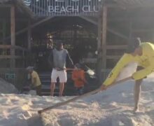 Dunas avançam e ‘engolem’ restaurantes na Praia do Atalaia