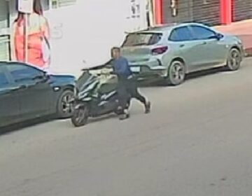 Como se fosse o dono, ladrão furta moto na tranquilidade