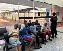 Migrantes clandestinos são flagrados em embarcação estrangeira no Amapá