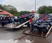 PM acaba com ‘corrida’, prende 8 pessoas e apreende 51 motos