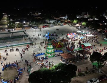 Luzes de Natal são acesas e unem famílias em Tartarugalzinho