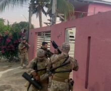 Irmãos usavam registro de CAC para comprar e abastecer facções criminosas com armas, diz polícia