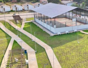 Pedra Branca entrega quadra, CRAS, praça e casas populares no bairro Água Fria