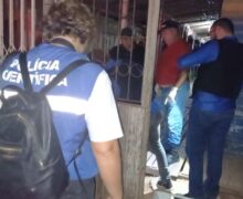 Após deixar passageiro, motoqueiro é executado com 6 tiros