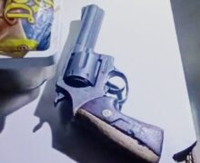 Idoso condenado por estupro é preso após ameaçar ex-esposa e apontar arma para policiais