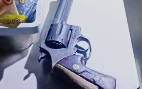 Idoso condenado por estupro é preso após ameaçar ex-esposa e apontar arma para policiais