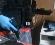 Acusado vigiava ex-esposa com câmeras e teria usado pistola para intimidá-la