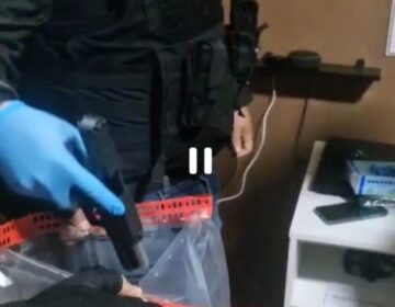 Acusado vigiava ex-esposa com câmeras e teria usado pistola para intimidá-la