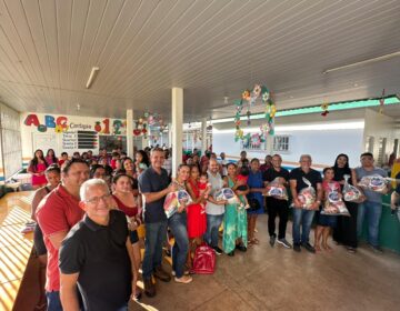 Crianças de Tartarugalzinho recebem 2,7 mil kits de merenda durante as férias