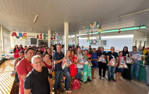 Crianças de Tartarugalzinho recebem 2,7 mil kits de merenda durante as férias