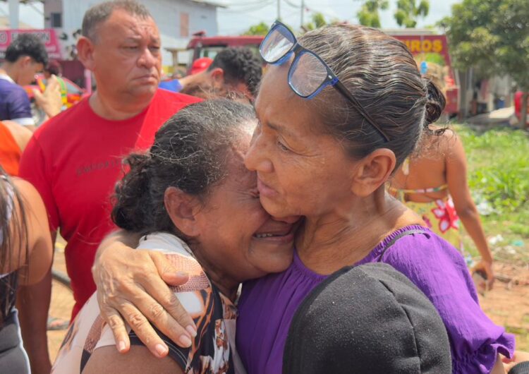 “Deus dá em dobro, meus filhos estão vivos”: O alívio da mãe que viu o fogo levar sua casa e sua igreja