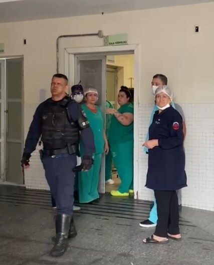 Mulher toma arma de guarda e atira contra agente e enfermeira em hospital de Belém