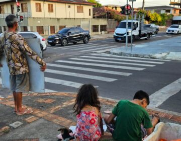 Caseiro desempregado luta para manter os filhos após separação: ‘me julgam’