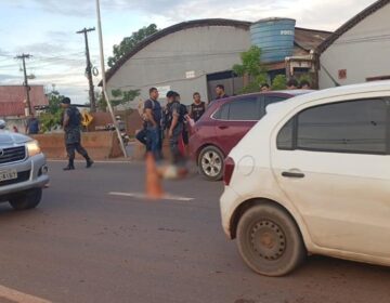 Ciclista idoso morre atropelado ao tentar atravessar a Duca Serra empurrando bicicleta