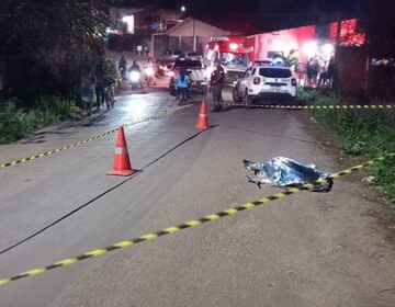 Após sair do carro atirando, foragido morre em confronto com a PM