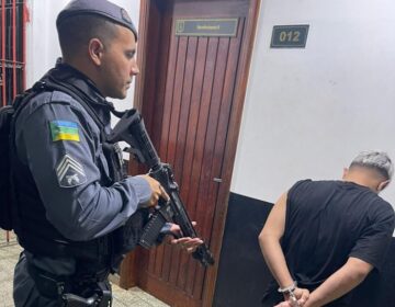 Em abordagem, suspeito confessa tráfico e acaba preso